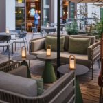 Außenlounge im Innenhof des Adina Apartment Hotel Cologne