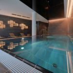 Schwimmbereich mit klarer Linienführung