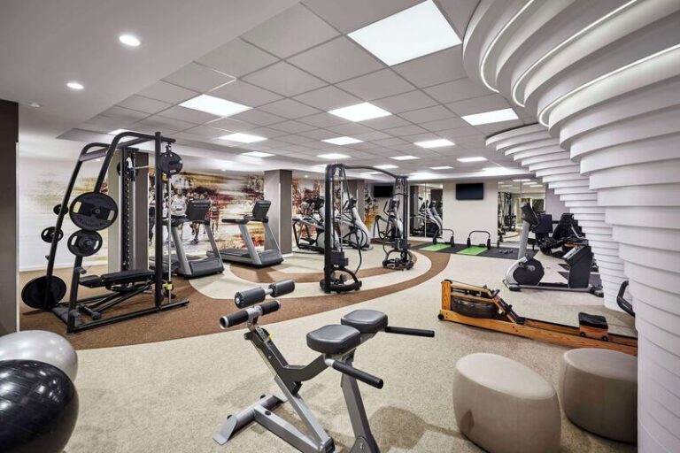 Lindner Hotel Cologne City Plaza – Modernes Fitnesscenter mit Designakzenten