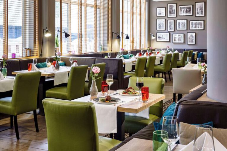 Lindner Hotel Cologne City Plaza – Modernes Hotelrestaurant mit natürlichem Flair