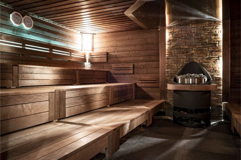 Rustikale Holzsauna im Mauritius Hotel & Therme