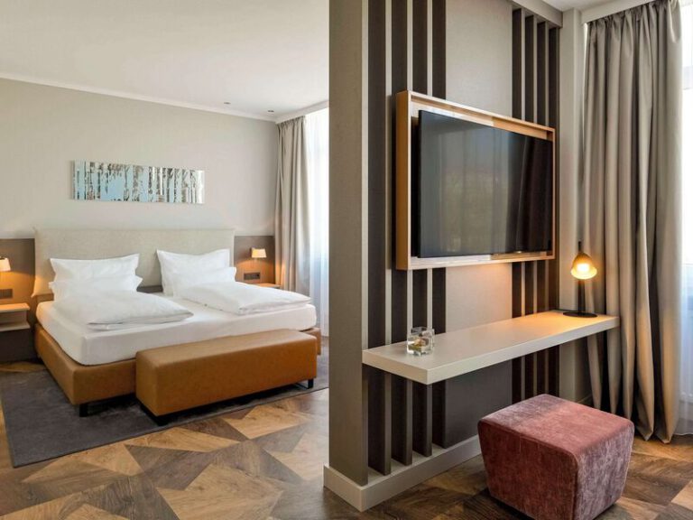 Mercure Hotel Köln Belfortstraße Doppelbettzimmer mit hellem Tageslicht
