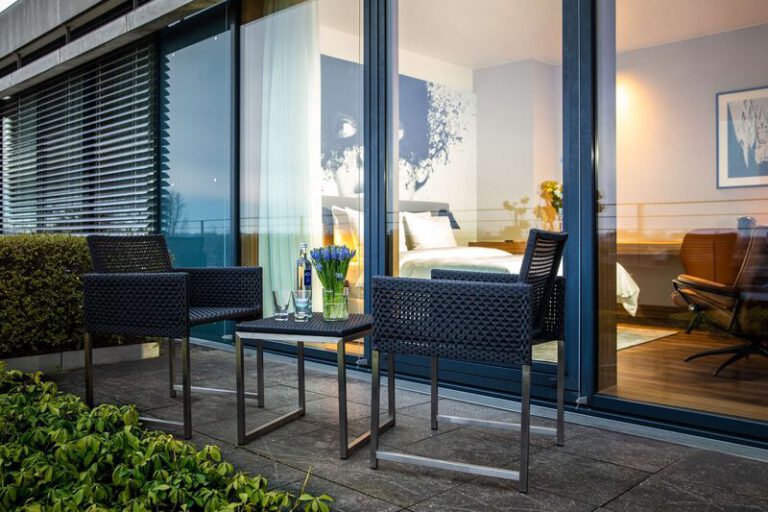 Radisson Blu Hotel Köln Terrassenzugang vom stilvollen Hotelzimmer