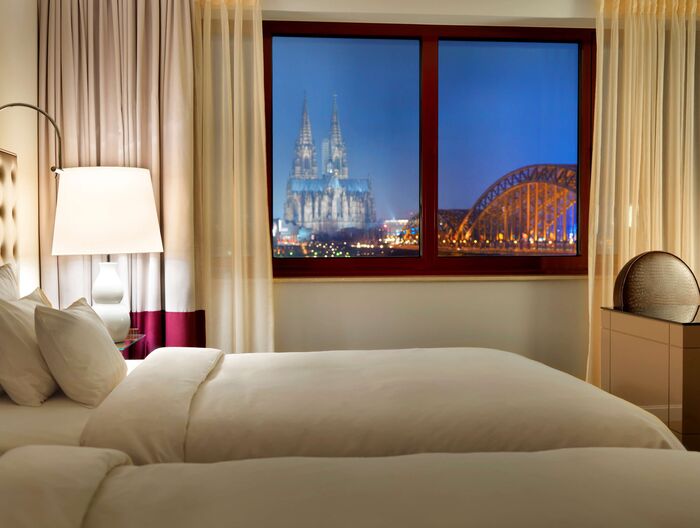 Exklusives Zimmer mit Dom- und Brückenblick