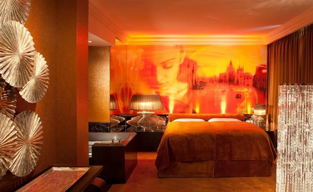 Savoy Hotel in Köln Suite individuell dekoriert, individuell eingerichtet mit whirlpool im zimmer